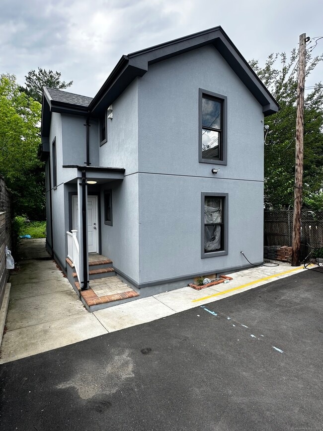 Building Photo - 49 Hill St Unit 1 Rental