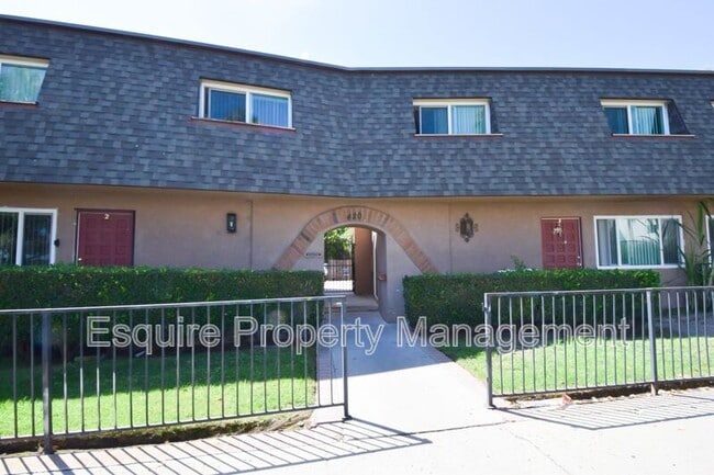 Building Photo - 420 W Linden Dr Unit #12