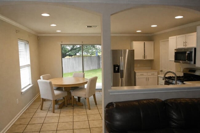 1810 Courtney Cove