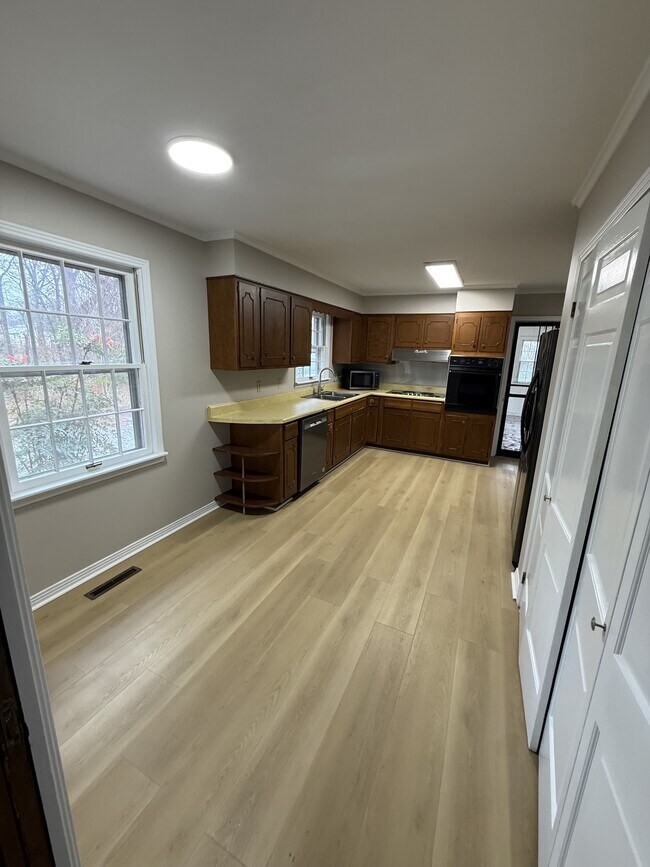 Photo - 565 Paris St