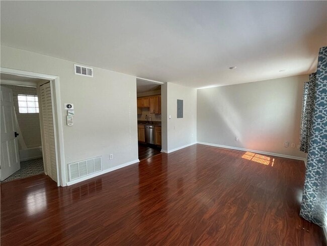 Photo - 1355 Euclid Ave NE Unit 1