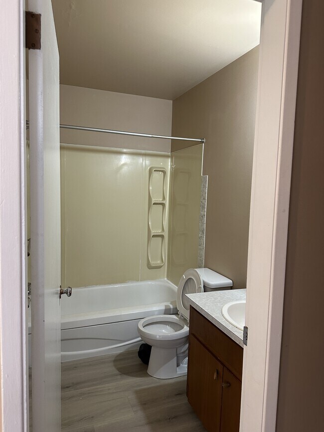 Photo - 9625-9156 156 St Unit 302
