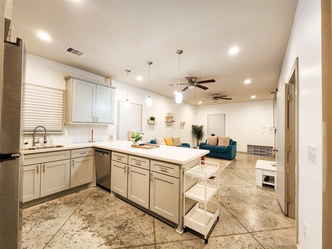 Photo - 5910 Shelburne St