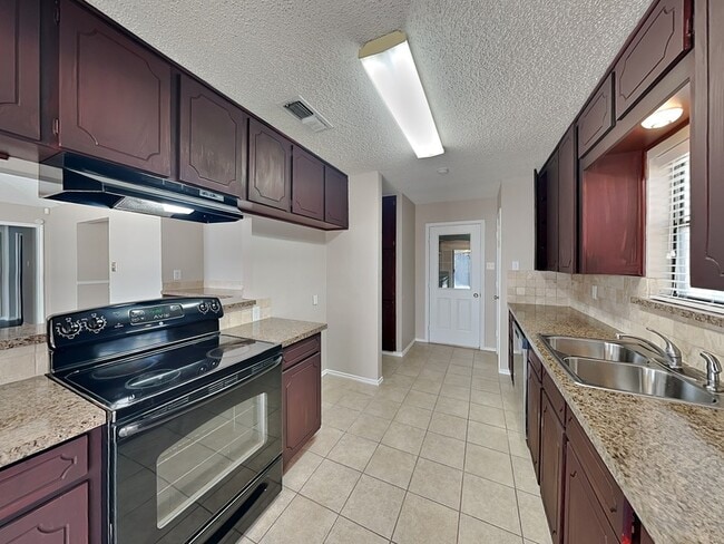 Photo - 445 Hillside Dr