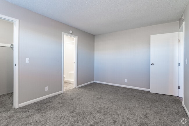 3BR, 2BA - 1,100SF