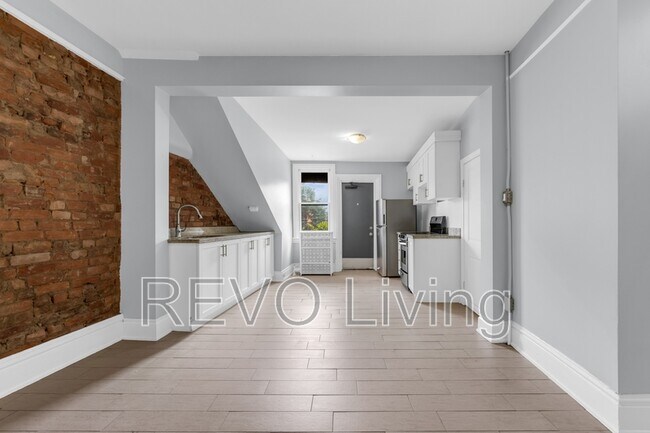 Photo - 477-477 King St E