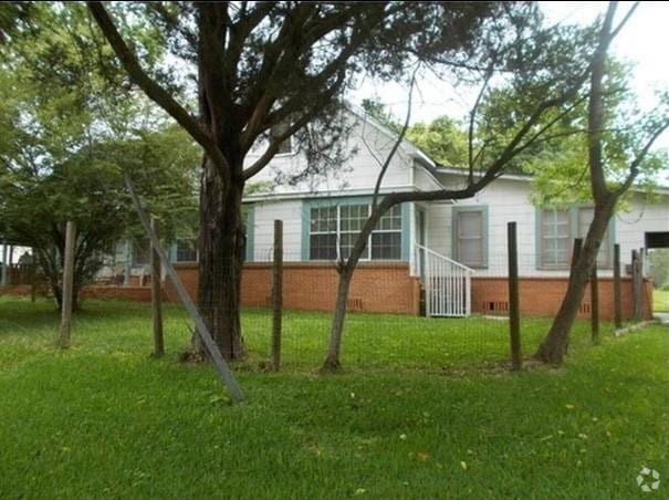 Building Photo - 435 E Ave J Rental