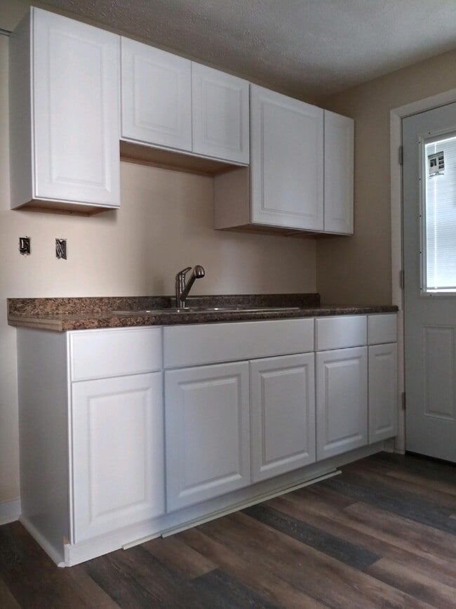 Photo - 1457 Sulzer Ave