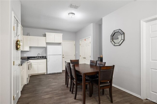 Photo - 17 Maryland St Unit A