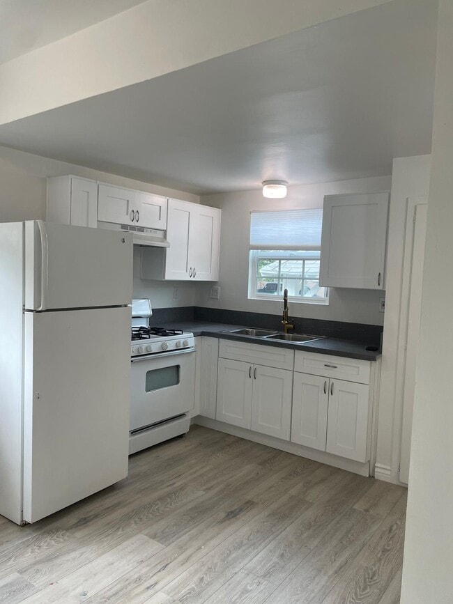 Photo - 3660 Roosevelt St Unit B