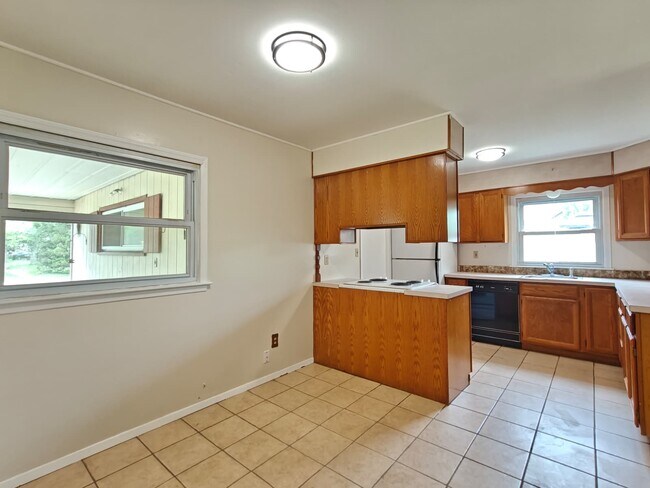 Photo - 65 Sandstone Ln