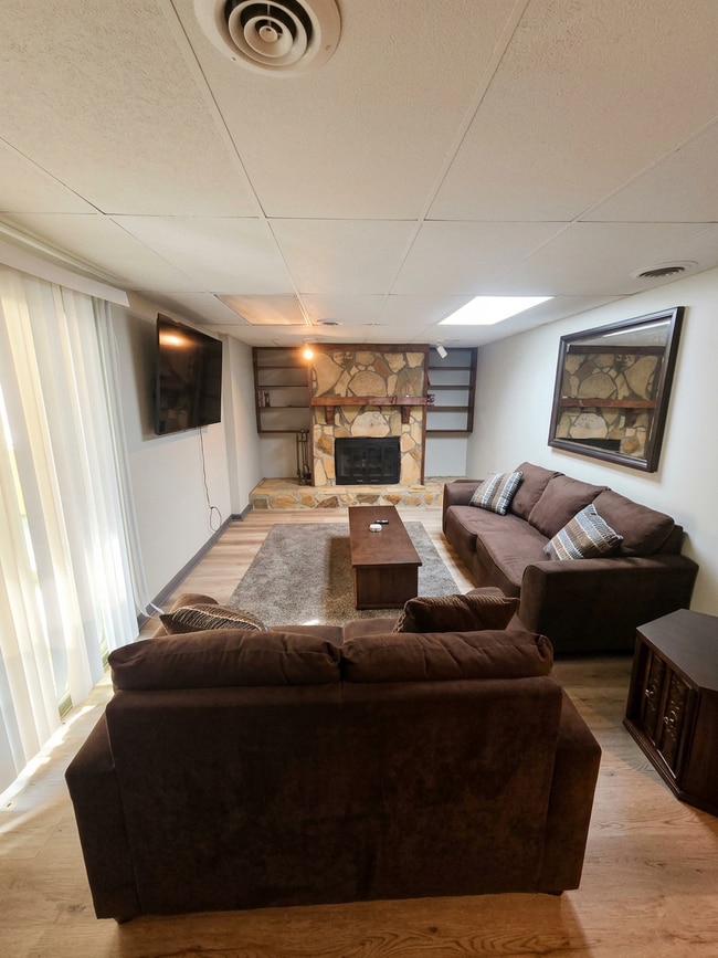 Building Photo - 2052 Brook Valley Ct