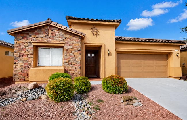 Building Photo - 4780 Lorenzo Way