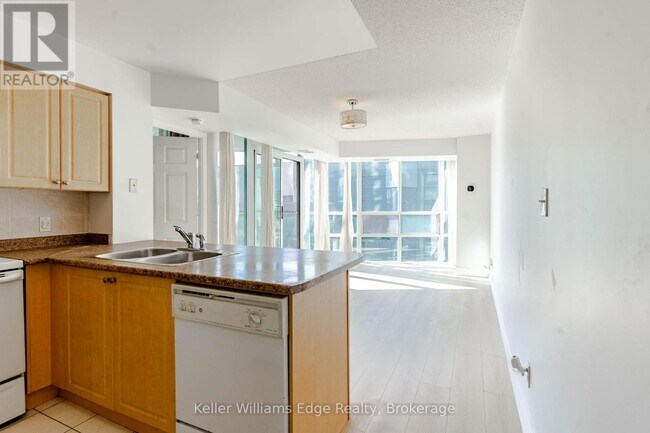 Photo - 30 Grand Trunk Crescent Unité 2001