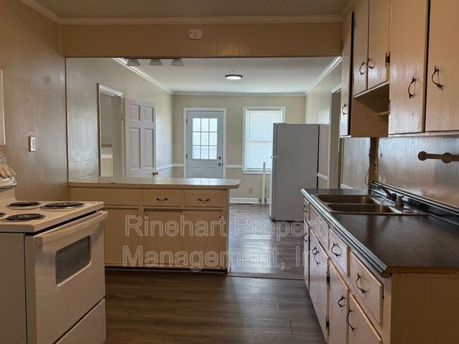 242 S Cherry Rd