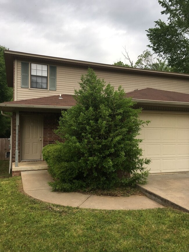 Building Photo - 507 Valley Dr Unit 507-1