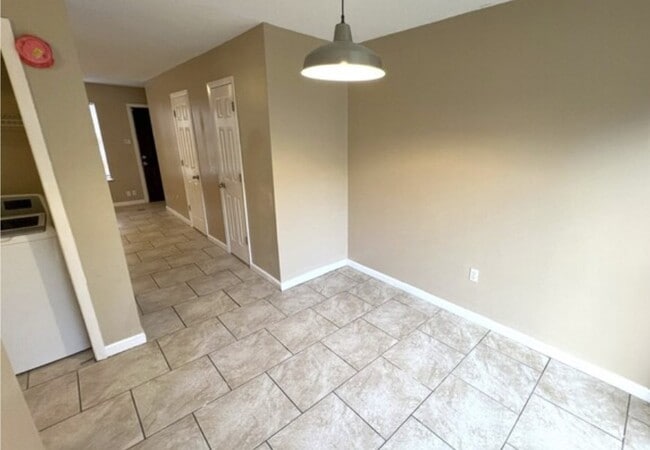 Comedor al salón - 1012 Seville Ave