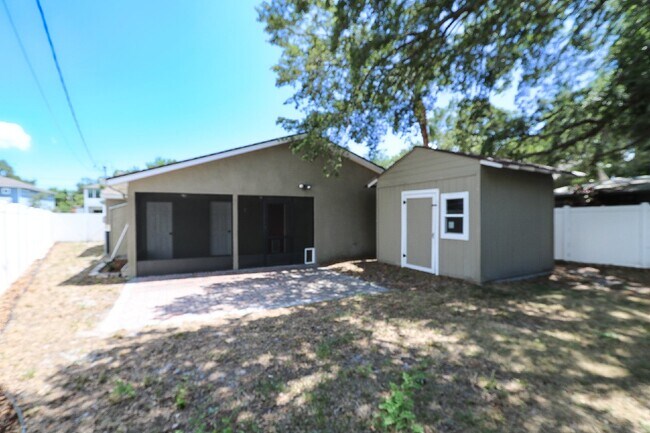 Photo - 3 bedroom, 2.5 bathroom home is in a highly sought-after neighborhood in the heart of South Tampa...