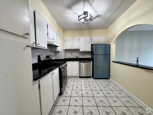 Building Photo - 1550 Worcester Rd Unit 216 Rental