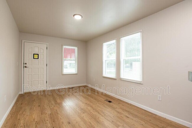 Photo - 2216 Topeka St