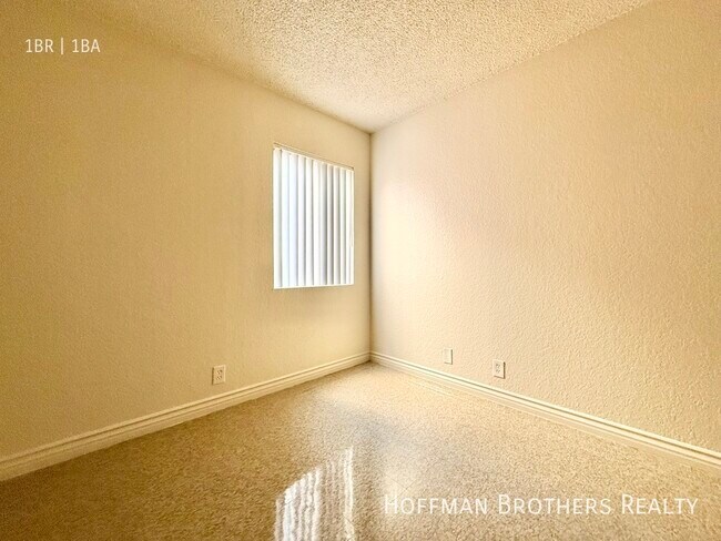 Photo - 8900 Burnet Ave Unidad 123