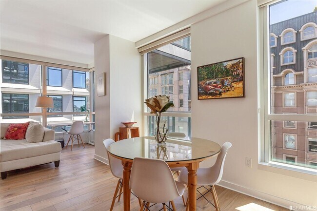 Photo - 1688 Pine St Unidad W805