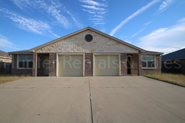 Beautiful 3 Bedroom Duplex - Beautiful 3 Bedroom Duplex