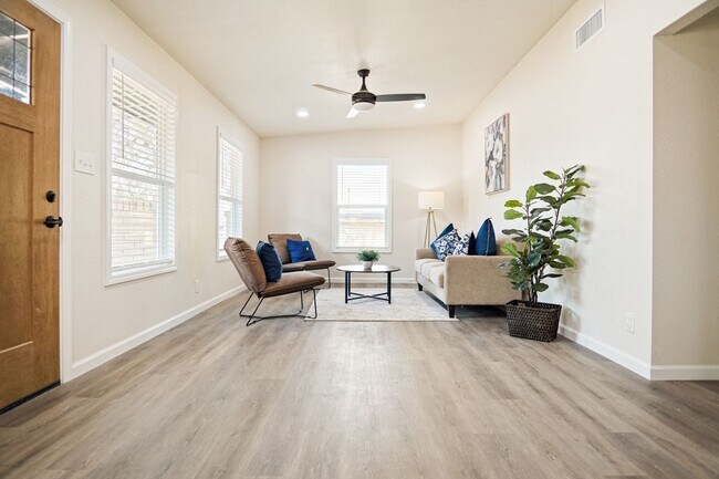 Photo - 462 Springwood Ln