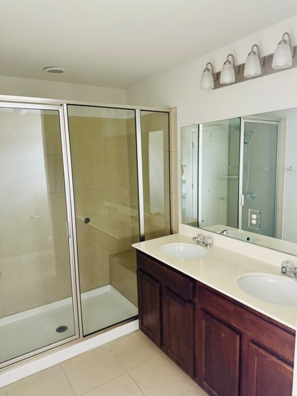 Photo - 400 Eagle Brook Ln