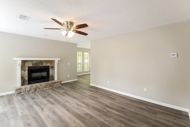 Photo - 1097 Williamsburg Ln