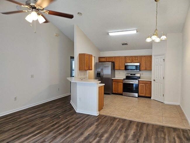 Photo - $1550 - 3/2/1 - Great Location Duplex B Section