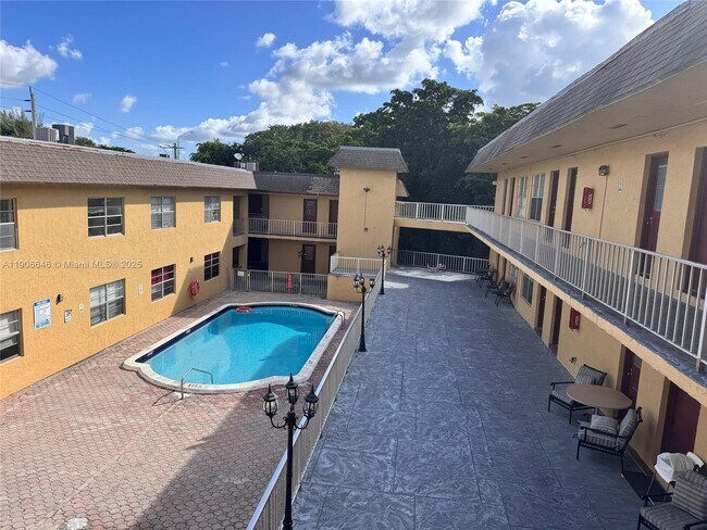 Photo - 6840 Pembroke Rd Unit 203