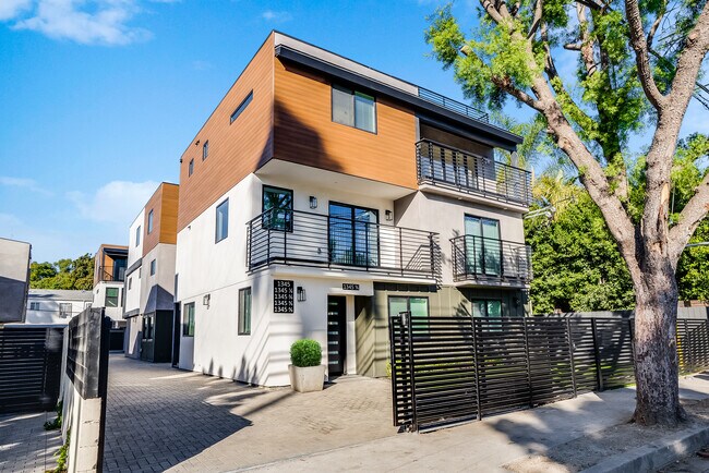 Photo - 1345 Seward St