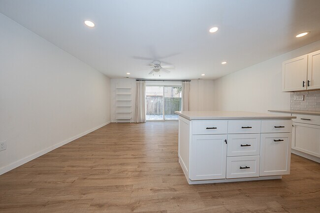 Photo - 765 N Ringgold St