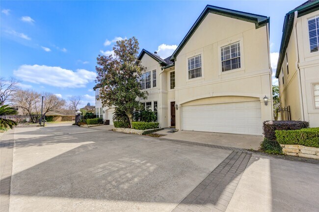 Photo - 2124 Nantucket Dr