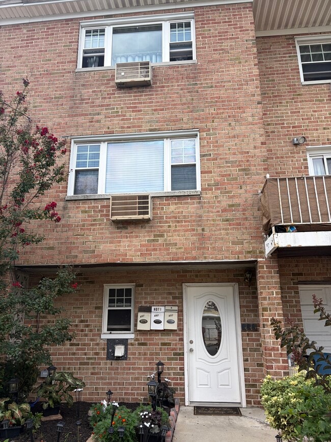 657 Edison Ave Unit Walk-In