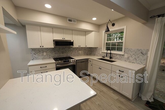 Photo - 3719 Jamestown Cir