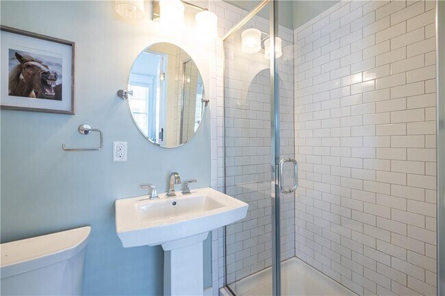 Photo - 1002 Braeburn Ln