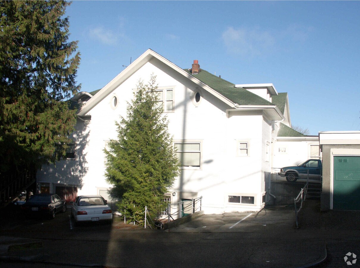 Photo - 5600 Univeristy Way NE