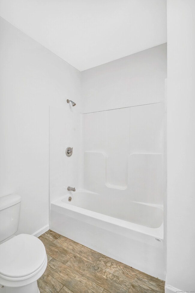 Photo - 1004 Broad St Unit 4S