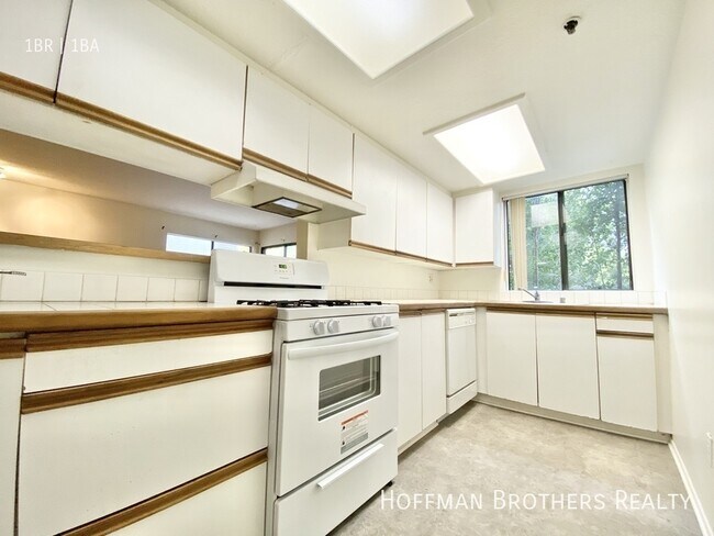 Photo - 1255 Midvale Ave Unidad 204