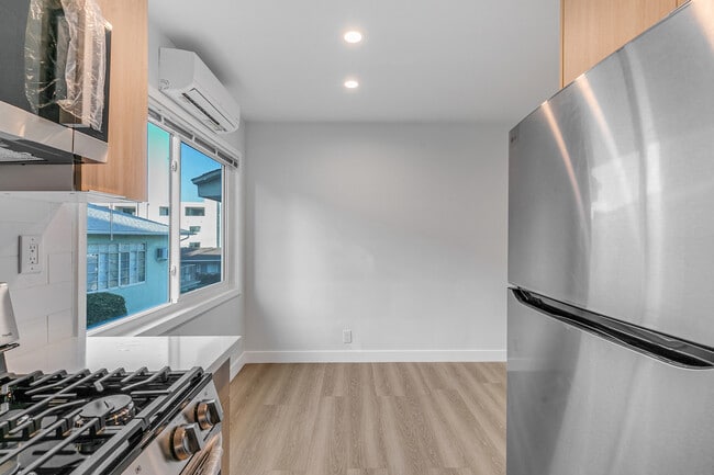 Photo - 4321 Saugus Ave