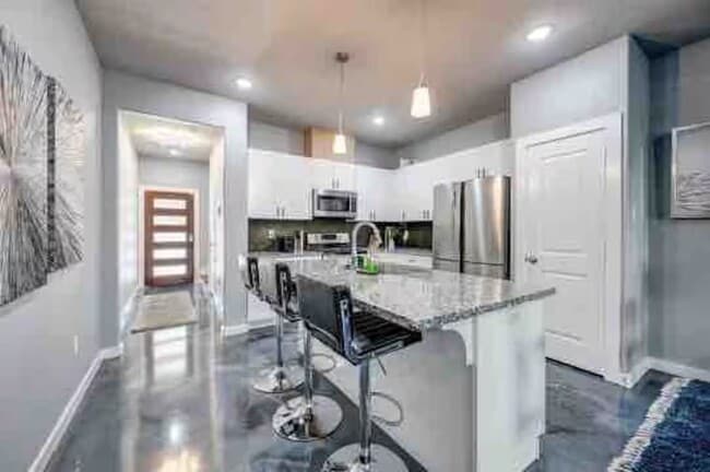 Building Photo - 7925 Brandon St