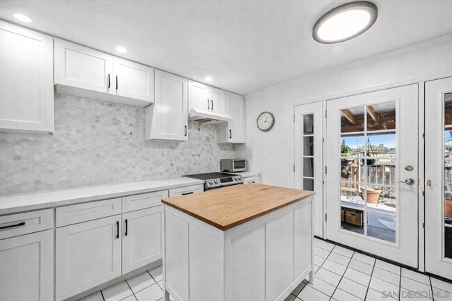 Photo - 2127 Berry St