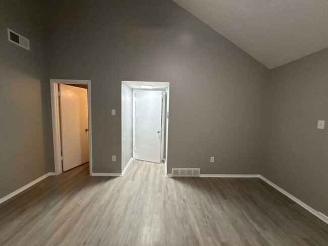Photo - Newly Refreshed 3 bedroom 2 bath duplex