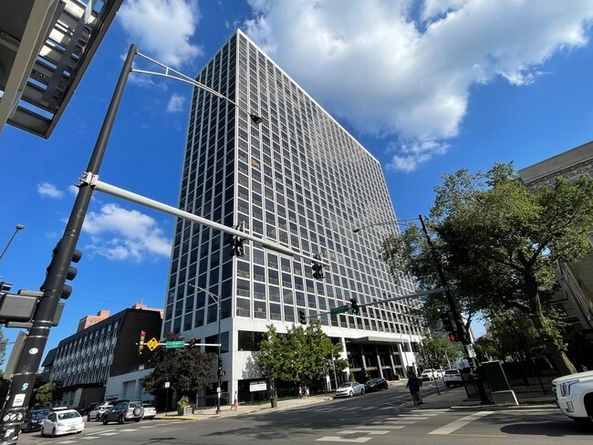 Building Photo - 4343 N Clarendon Ave Unit 1018 Rental