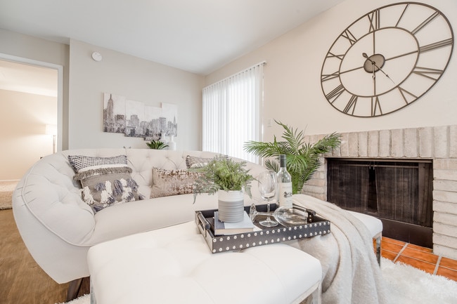 Plaza de Ville 210-690-6025 - Plaza DeVille