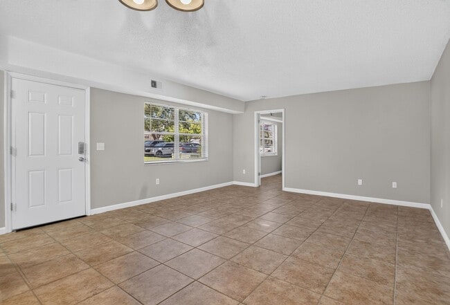 Photo - 53 Windtree Ln