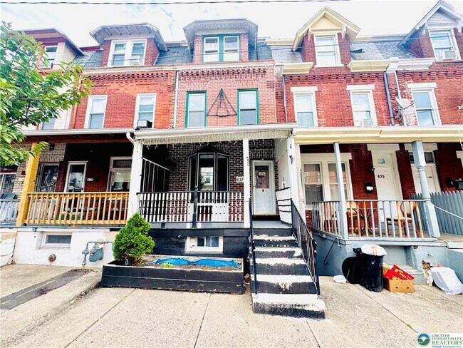 Photo - 637 N Penn St