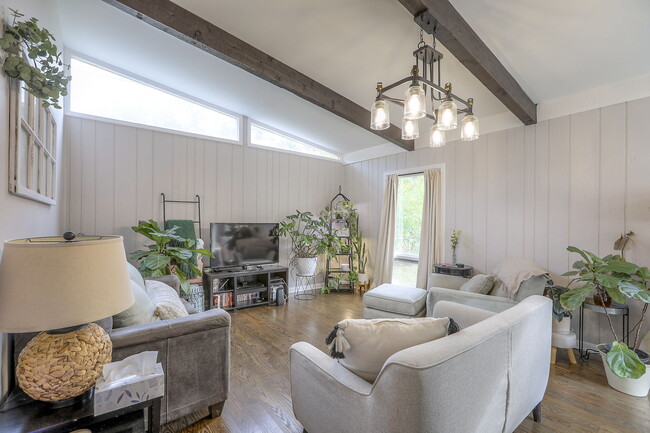 Photo - 7617 Windsor St